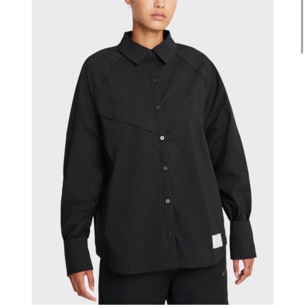 Nike Women’s Icon Clash Button Down Shirt